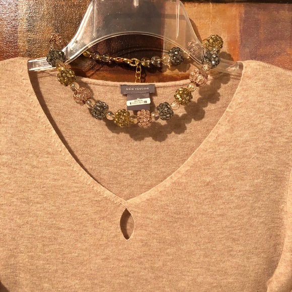 ANN TAYLOR Beige Knit V-Neck Keyhole Sweater MINT - Picture 3 of 6